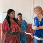 ROBERTO CARREÓN APOYA A FAMILIAS VULNERABLES ANTE PRÓXIMAS LLUVIASAnte el pronóstico de lluvias en los próximos días, el diputado Roberto Carreón informa que se continúa brindando apoyo a las familias más vulnerables de Delicias, especialmente a quienes viven en hogares que no resisten las inclemencias del clima.Como parte de este esfuerzo, se está entregando hule especial para proteger los techos de las viviendas más afectadas, con el objetivo de prevenir filtraciones y brindar un poco de tranquilidad a quienes más lo necesitan.“Sabemos que las lluvias no avisan, pero nosotros sí respondemos. Seguimos cercanos, haciendo lo posible por ayudar a las familias que más lo requieren”, señaló el diputado Roberto Carreón.Las personas que necesiten este tipo de apoyo pueden comunicarse al siguiente número: [6391144441], donde se estarán canalizando las solicitudes de forma responsable y solidaria.Porque en los momentos difíciles, Delicias cuenta con su gente.#lluvias2025 #ApoyoSocial #RobertoCarreon