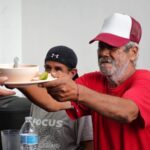 ¡Damos inicio a Las Delicias de la Muerte! 🌸La tradición cobra vida en las calles de Delicias: colores, música y catrinas danzando entre recuerdos hacen de este desfile el arranque perfecto de una celebración que honra la vida y nuestras raíces.