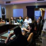 ANDREA CHÁVEZ ENTREGA PAN Y CAFÉ A JUARENSES QUE MADRUGAN PARA IR A LA MAQUILA