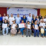 Adán Augusto López fue captado viendo el Barcelona vs PSG durante la comparecencia del secretario de Hacienda. Aunque fue advertido de que la prensa lo fotografiaba, intentó cubrirse colocando una silla frente a su tablet